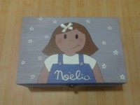 Joyero con niña pelo liso en lila (18,95€)  